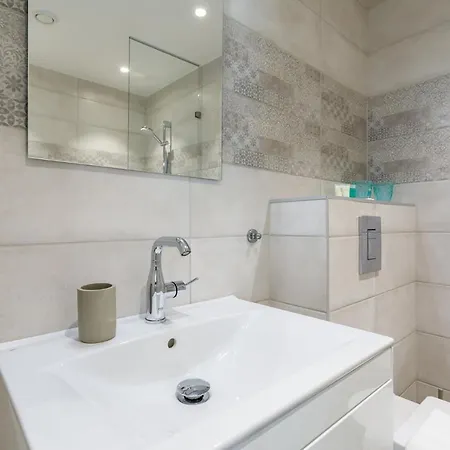 Luna Apartament Parnawa